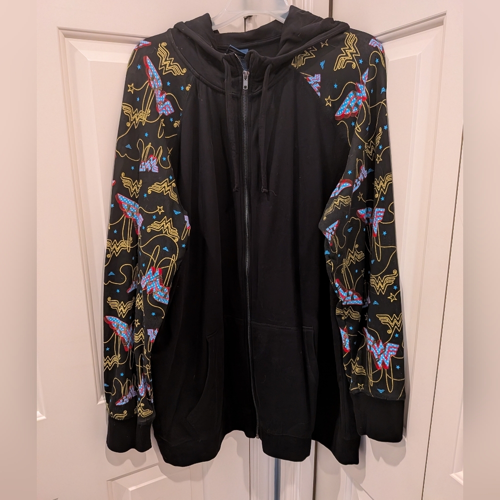 Wonder Woman Hoodie EUC